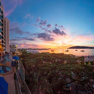 2 Twin Bed Seaview – Club Lounge Access
